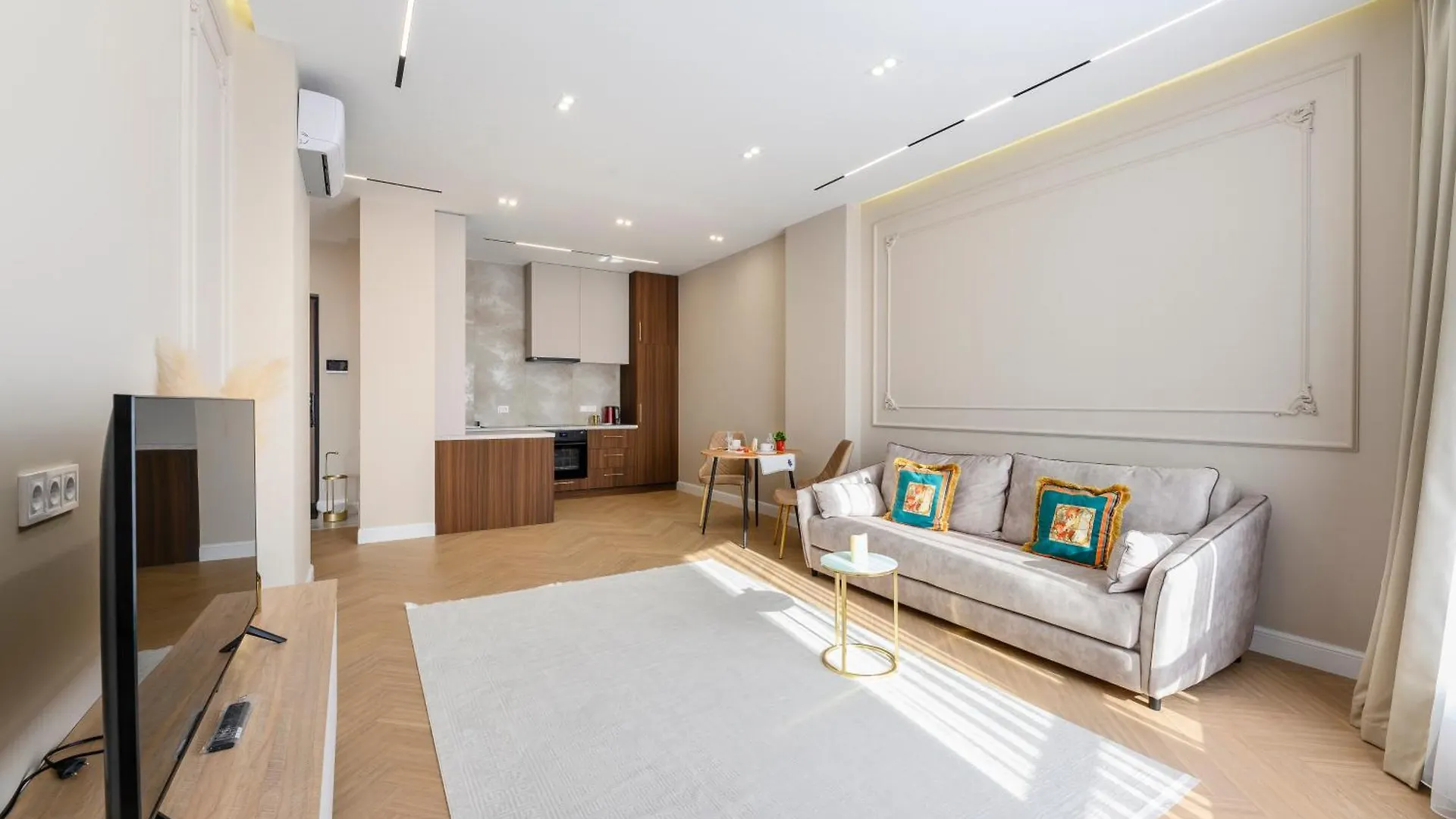 Ближе К Солнцу Apartment Almaty 0*,